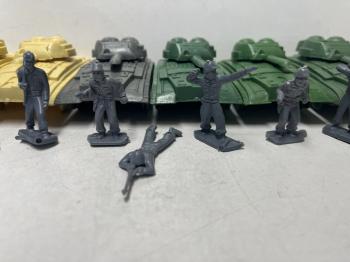 Lido Tank Lot--6 tanks and soldiers (colors vary)--RETIRED. - Limited Quantities Lido Tank Lot--6 tanks and soldiers (colors vary)--RETIRED. - Limited Quantities #51251