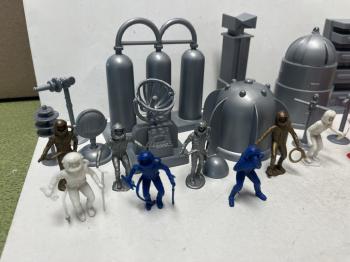 Space Playset w/Cape Canaveral Accessories, Spacemen and Crawler Space Playset w/Cape Canaveral Accessories, Spacemen and Crawler #37007