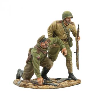 Russian Soldier Helping Wounded Captain, The Battle of Kursk, 1943--two figures on single base Russian Soldier Helping Wounded Captain, The Battle of Kursk, 1943--two figures on single base #51637