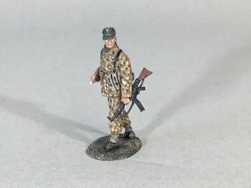 LWG032 German Advancing with MP44 figurines et collections