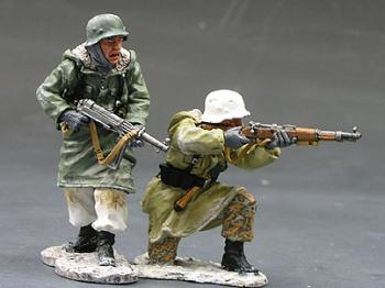 Image of Winter Germans--Kneeling Rifleman with Advancing Soldier--two figures--RETIRED.