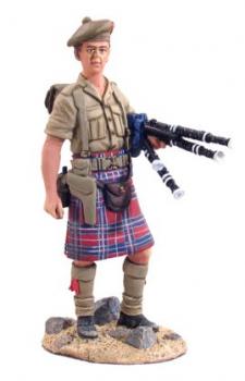 Black Watch Piper, 1942--single figure--RETIRED--LAST ONE!! Black Watch Piper, 1942--single figure--RETIRED--LAST ONE!! #19172