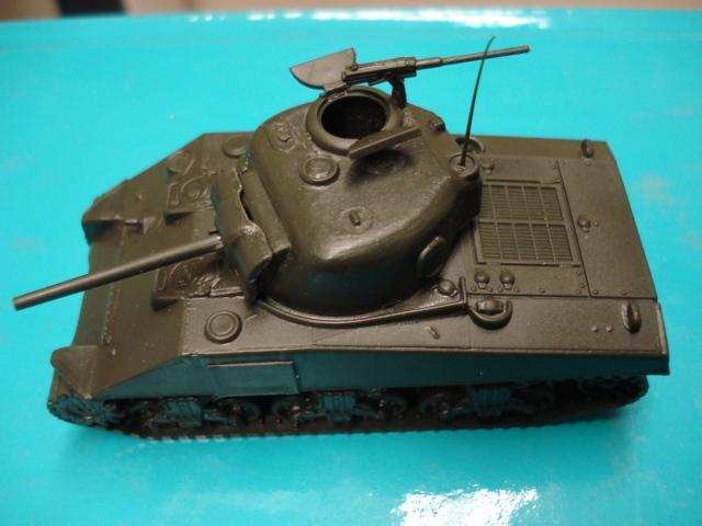 Sherman M4A2 75mm--two unpainted plastic 1:72 scale tanks #4