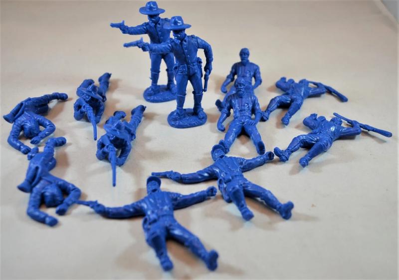 Dismounted U.S. Cavalry with Casualties--12 figures in 6 poses (NO HORSES)--medium blue #1