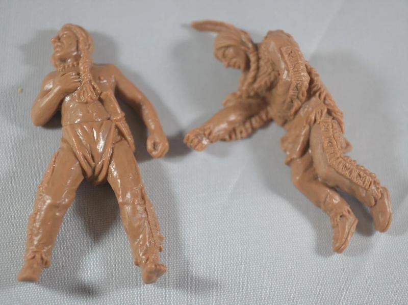 Dismounted Indians with Casualties (Buckskin)--12 figures in 6 poses #3