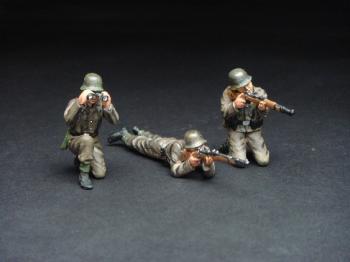 Image of Protecting the Train--3 Figures - retired