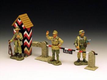 Afrika Corps Check Point--two Afrika Korps Military Police, single Italian Guard, roadblock, guard box--RETIRED. Afrika Corps Check Point--two Afrika Korps Military Police, single Italian Guard, roadblock, guard box--RETIRED. #2556