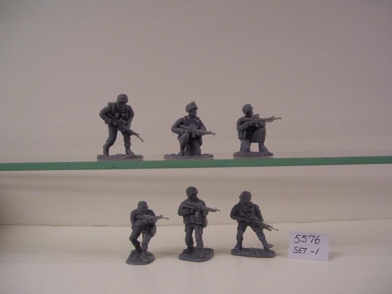 U.S. Army Operation Iraqi Freedom Set #1--18 figures in 6 poses (gray) #2