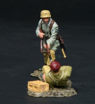 Image of Cold Steel--Tropical Version--German FJ & British Paratrooper--two figures--RETIRED--LAST ONE!! Image of Cold Steel--Tropical Version--German FJ & British Paratrooper--two figures--RETIRED--LAST ONE!!