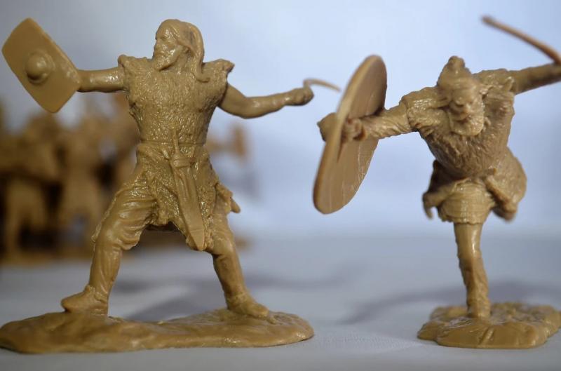 Barbarians (Tan)--16 figures in 8 poses #3