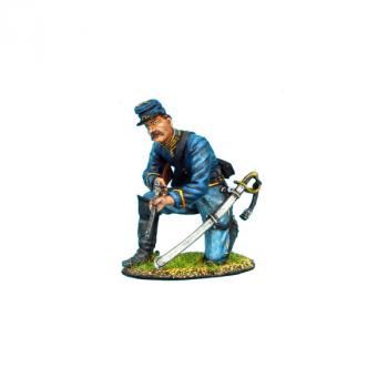 Image of 8th IL Cavalry Union Dismounted Cavalry Trooper Kneeling Ready - single figure