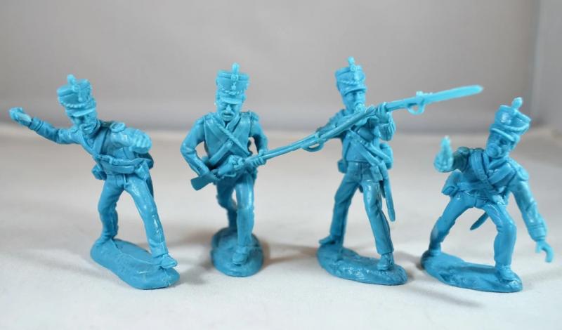 Alamo Hand to Hand Combat--8 Texan figures in grey and 8 Mexican figures in light blue #3