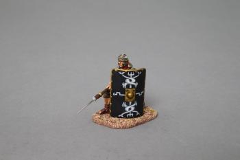 Image of Kneeling Legionnaire with Pilum Lowered Waiting (30th Legion black shield)--single figure--RETIRED--LAST TWO!!