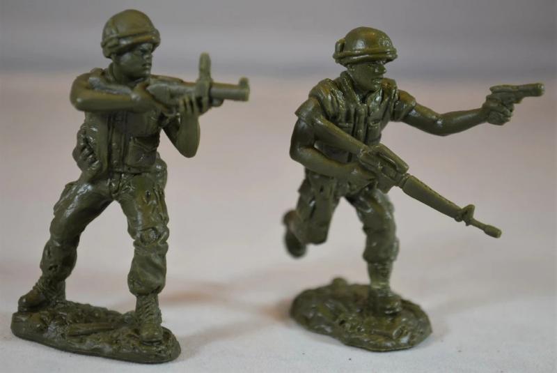 Vietnam U.S. Marines (OD Green)--16 figures in 8 poses plus 6 weapons #3
