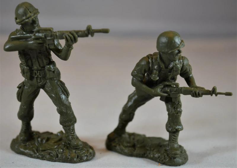 Vietnam U.S. Marines (OD Green)--16 figures in 8 poses plus 6 weapons #4
