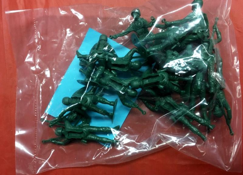 Marx US Paratroops--16 figures in 2 Poses, Green #2