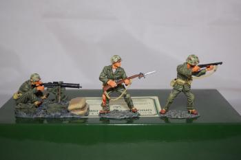 Image of THE DEFENDERS- IWO JIMA- 3 Man Set with .30cal MG