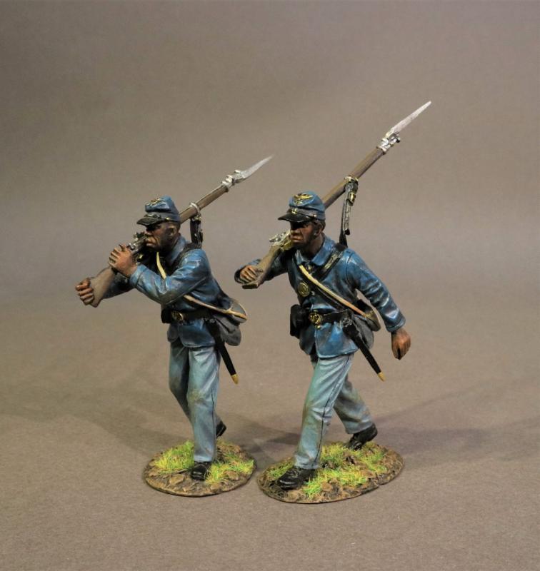 Two Infantrymen Advancing, The 54th Regiment Massachusetts Volunteer Infantry, The American Civil War, 1861-1865--two figures--RETIRED. #1