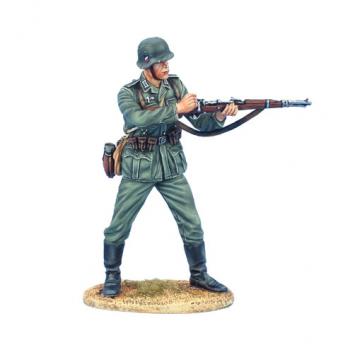 Image of German Soldier Loading K98--single figure