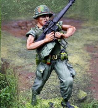 Image of Ground Pounder Re-Loading--single figure--ONE IN STOCK.