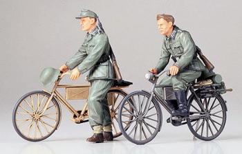1/35 German Soldiers with Bicycles #0