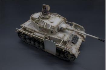 Image of Winter Panzer IV Turret Number 833--tank and commander figure