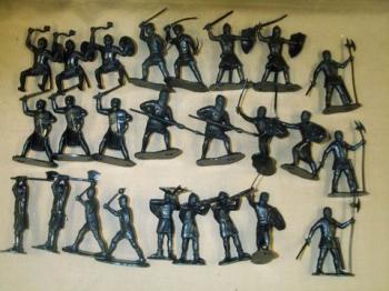 Medieval Knights--25 figures in black plastic Medieval Knights--25 figures in black plastic #8184
