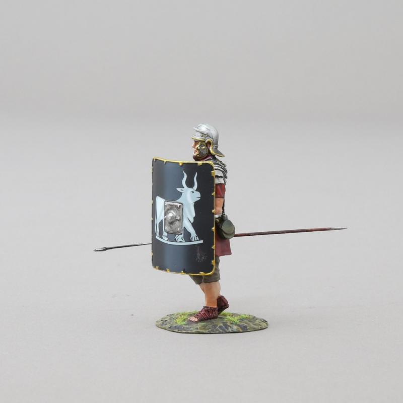 Advancing Roman with Pilum lowered (Second Rank) BLACK SHIELD--single Roman Legionnaire figure--RETIRED--LAST ONE!! #3