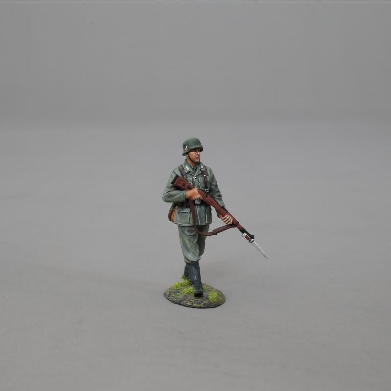 Heer Patrol Rifleman with Bayonet--single German WWII figure #1