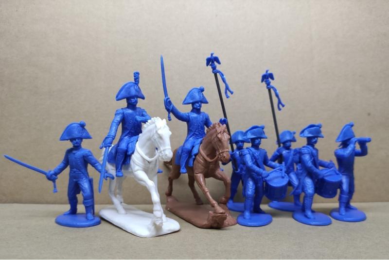 French Early Command in Bicorne (1805) - Contains 8 Figures & 2 Horses. #1