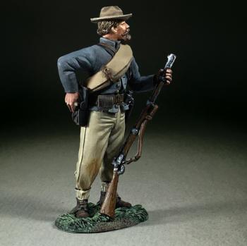 Image of Confederate Infantry Reaching for Cartridge--single figure
