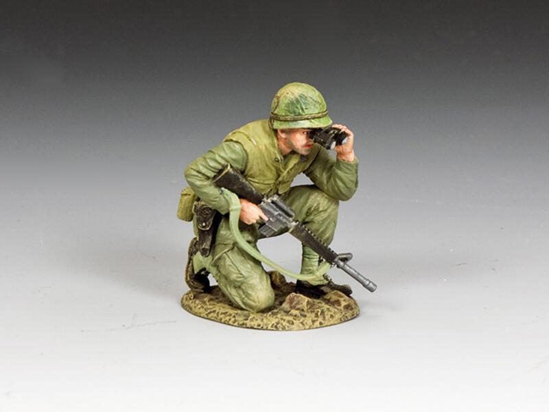 Kneeling NCO with Binos--single Vietnam-era U.S. Army figure #1
