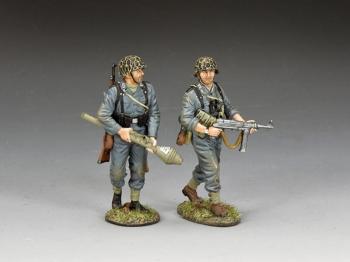 Image of "The Squad Leader Set"--two Panzer Grenadier figures (SL with MP44 and PG with Panzerfaust)