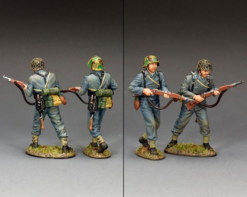 "Extra Escort"--two Panzer Grenadier figures walking with K98 rifles #2