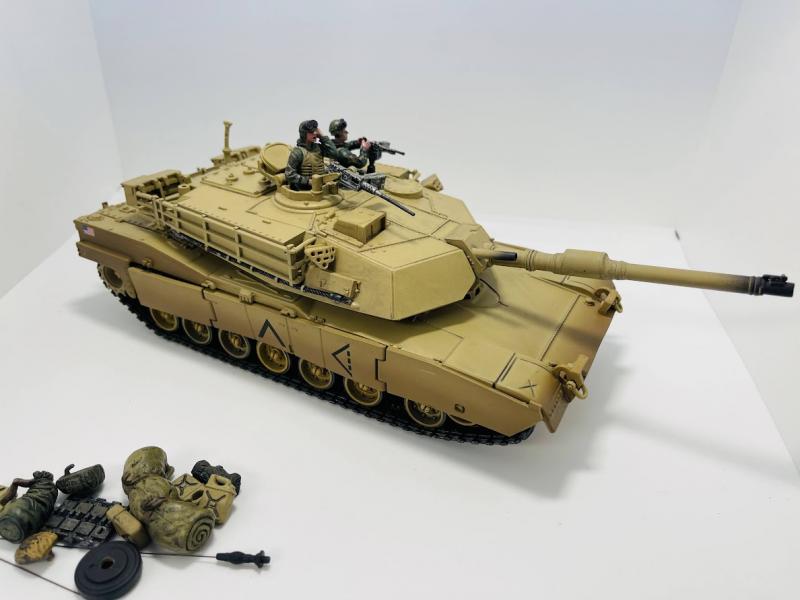 US Abrams Tank w/ Crew & Weathered #1