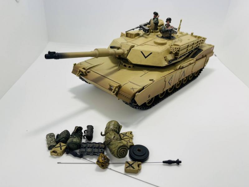 US Abrams Tank w/ Crew & Weathered #4
