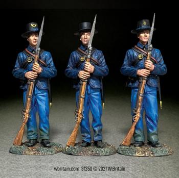 Image of Federal Infantry Standing at Rest--three figures