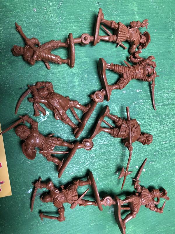 Holy Roman Empire Warriors (Armies of the Renaissance)--8 Figures in 8 Poses--Brown plastic. #3