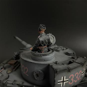 Waffen SS Tank Commander Holding Hand B, Battle of Kursk--single figure Waffen SS Tank Commander Holding Hand B, Battle of Kursk--single figure #46631