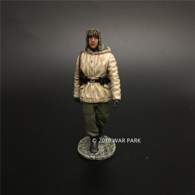 German Soldier is Marching with 98K A (green trousers), Battle of Kharkov--single figure #1