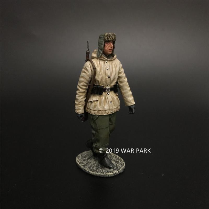 German Soldier is Marching with 98K A (green trousers), Battle of Kharkov--single figure #2