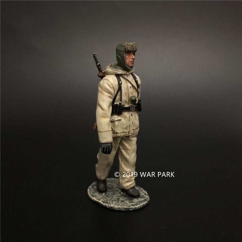 German Soldier is Marching with 98k B (white trousers), Battle of Kharkov--single figure #2