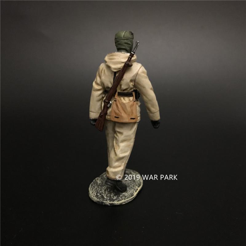 German Soldier is Marching with 98k B (white trousers), Battle of Kharkov--single figure #3