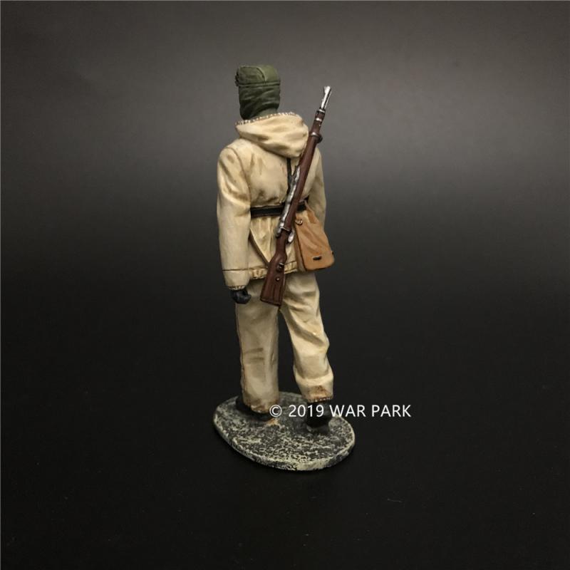German Soldier is Marching with 98k B (white trousers), Battle of Kharkov--single figure #4