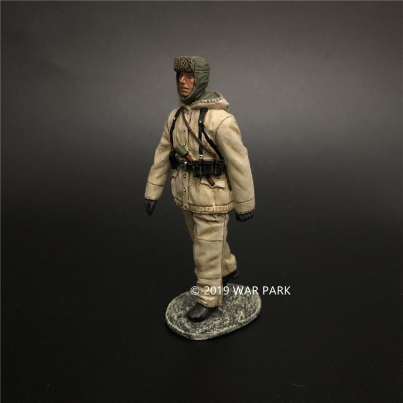 German Soldier is Marching with 98k B (white trousers), Battle of Kharkov--single figure #5