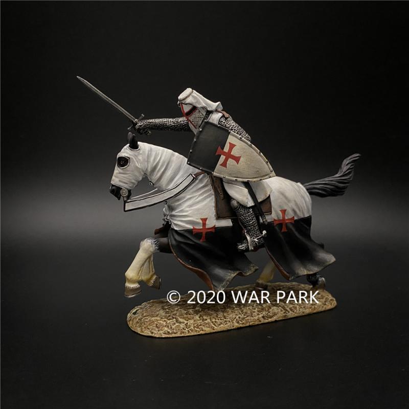 Mounted Knights Templar (leaning forward in saddle, sword pointed forward)--single mounted figure #4