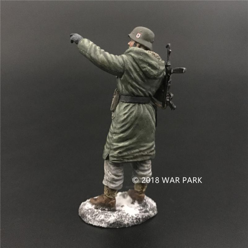 LSSAH officer with MP40 pointing with left hand, Battle of Kharkov--single figure #3