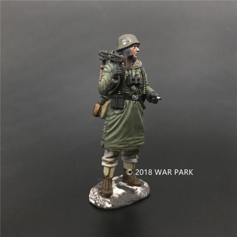 LSSAH soldier with MG42 smoking, Battle of Kharkov--single figure #5