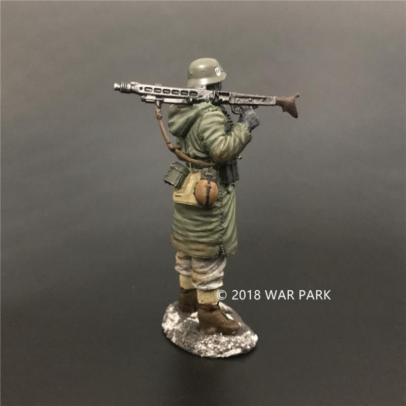 LSSAH soldier with MG42 smoking, Battle of Kharkov--single figure #4